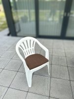 Bílá plastová zahradní židle Kona