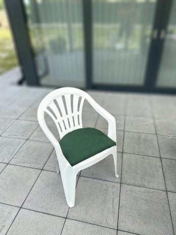 Bílá plastová zahradní židle Kona
